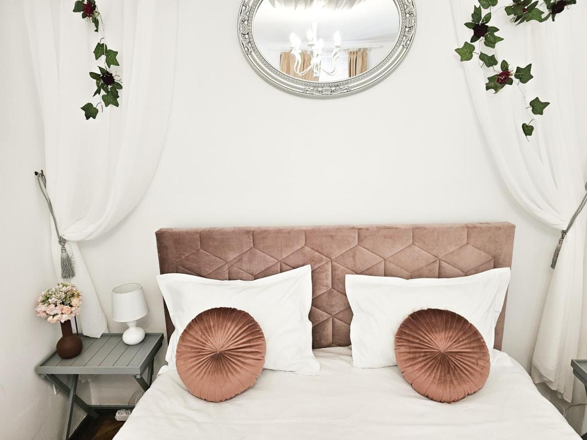 Marigold Boutique Appartement Braşov Buitenkant foto