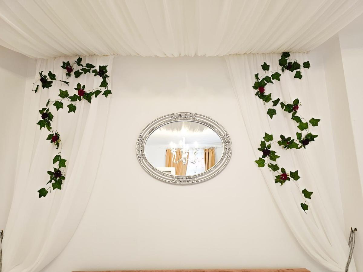 Marigold Boutique Appartement Braşov Buitenkant foto
