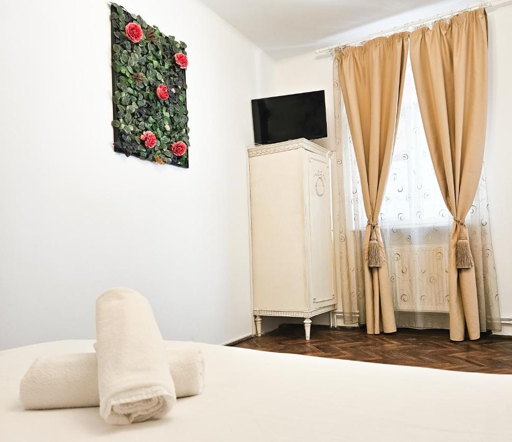 Marigold Boutique Appartement Braşov Buitenkant foto